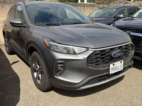 Used 2025 Ford Escape ST-Line Select AWD/4WD image 3