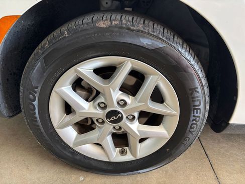 Used 2025 Kia Soul LX w/ LX Technology Package FWD image 28