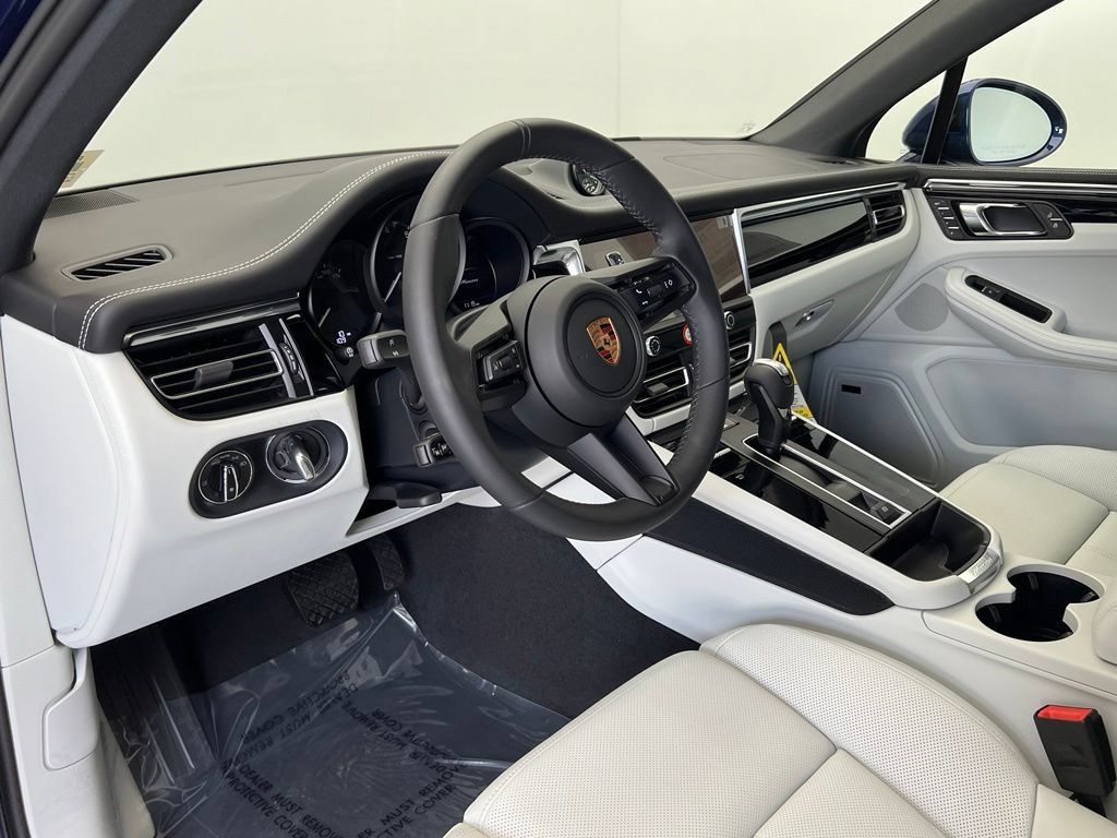 Used 2026 Porsche Macan AWD/4WD image 4