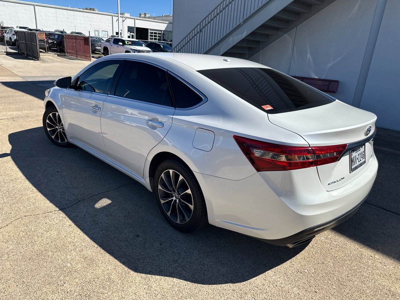 Used 2016 Toyota Avalon XLE Plus FWD image 2
