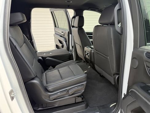 Used 2022 GMC Yukon XL Denali AWD/4WD image 34