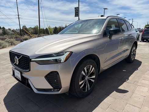 Used 2025 Volvo XC60 B5 Core AWD/4WD image 4