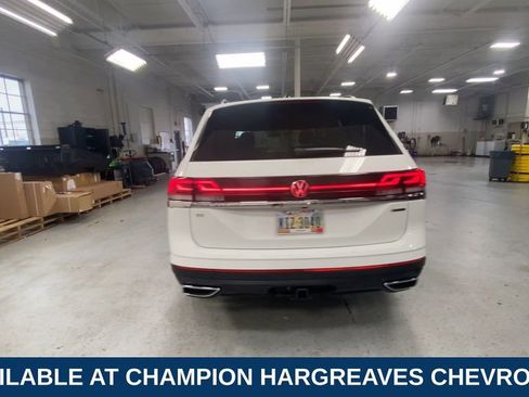 Used 2024 Volkswagen Atlas SE AWD/4WD image 9