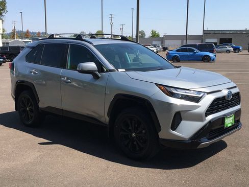 Used 2022 Toyota RAV4 SE w/ Convenience Package AWD/4WD image 10