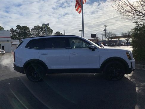 Used 2022 Kia Telluride SX w/ Nightfall Edition Package image 9