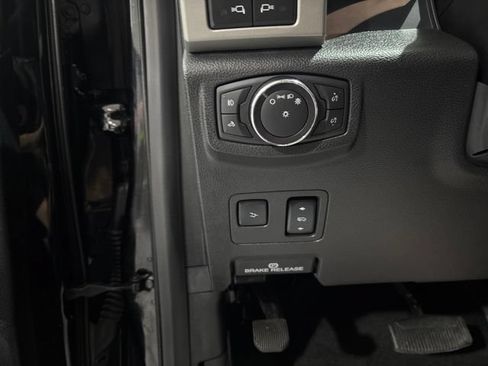Used 2017 Ford F250 Lariat w/ Lariat Ultimate Package AWD/4WD image 14