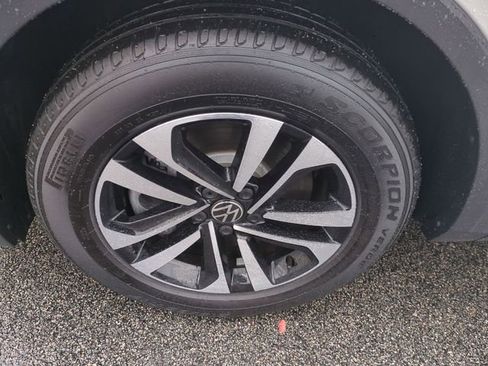 Used 2024 Volkswagen Tiguan S image 10
