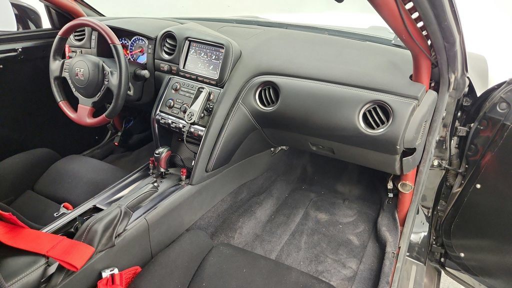 Used 2014 Nissan GT-R Black Edition AWD/4WD image 42