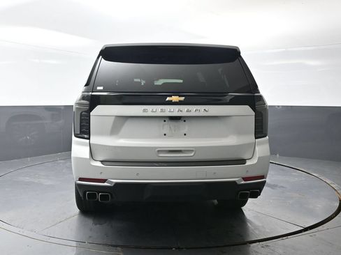 Used 2025 Chevrolet Suburban High Country AWD/4WD image 13