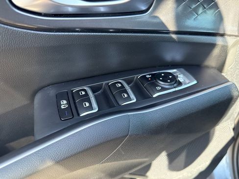 Used 2025 Kia Sorento S w/ Panoramic Sunroof Package AWD/4WD image 9