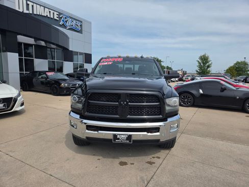 Used 2016 RAM 2500 Laramie w/ Black Appearance Group AWD/4WD image 2