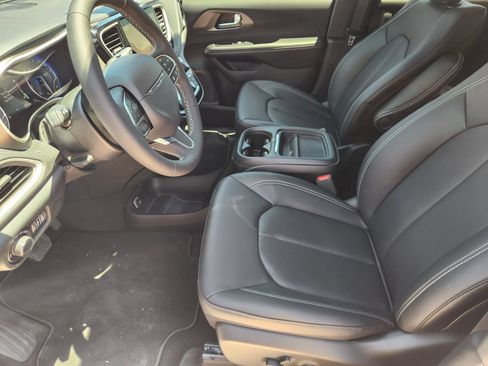 New 2027 Chrysler Pacifica Select w/ Family Tech Group FWD image 13