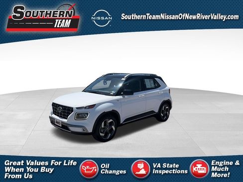 Used 2025 Hyundai Venue Limited FWD image 1