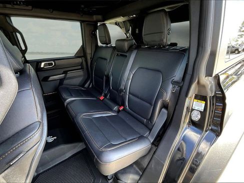 Used 2024 Ford Bronco Badlands image 24