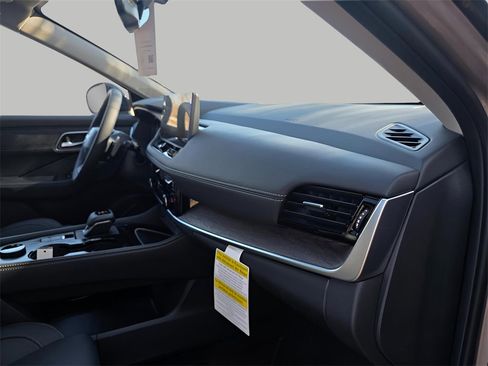 New 2026 Nissan Rogue Platinum image 15