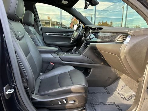 Used 2022 Cadillac XT6 Premium Luxury w/ LPO, Radiant Package image 10