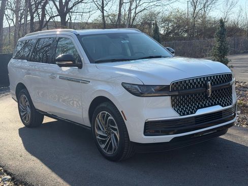 New 2026 Lincoln Navigator Reserve AWD/4WD image 7