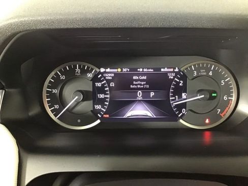 Used 2023 Land Rover Discovery Sport SE R-Dynamic AWD/4WD image 13