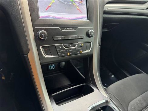 Used 2020 Ford Fusion SE FWD image 16