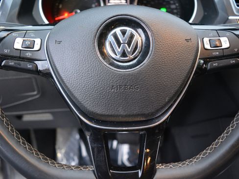 Used 2021 Volkswagen Tiguan SE image 18