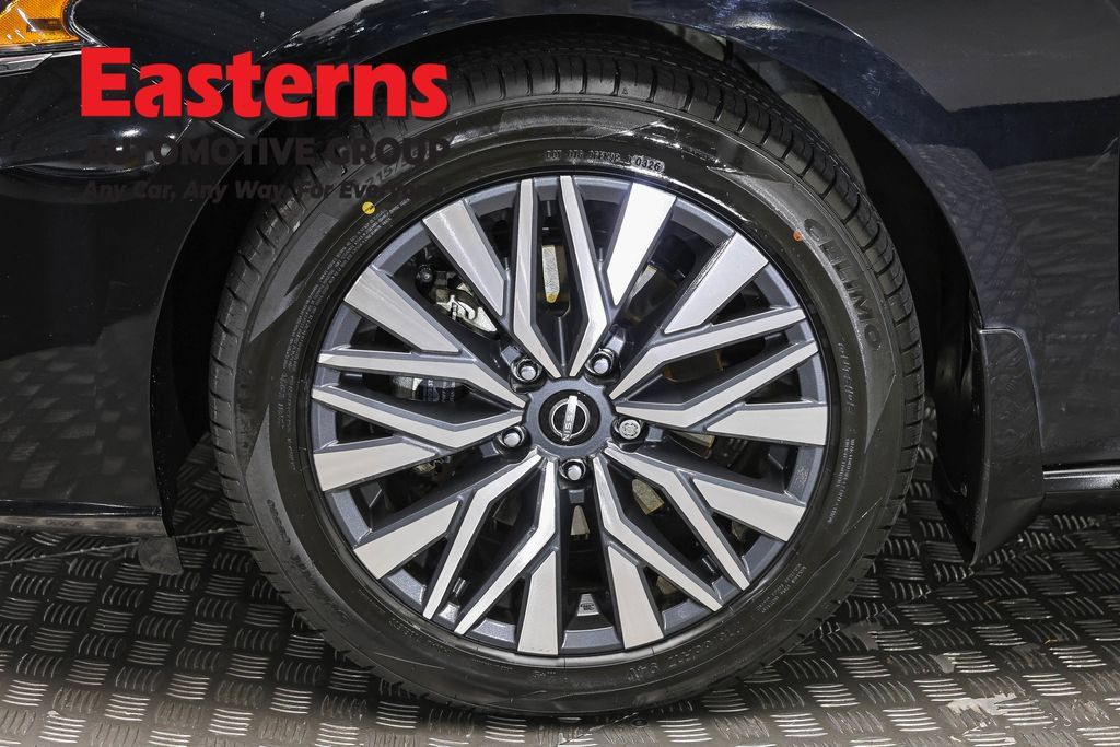 Used 2024 Nissan Altima 2.5 SV w/ SV Premium Package FWD image 32