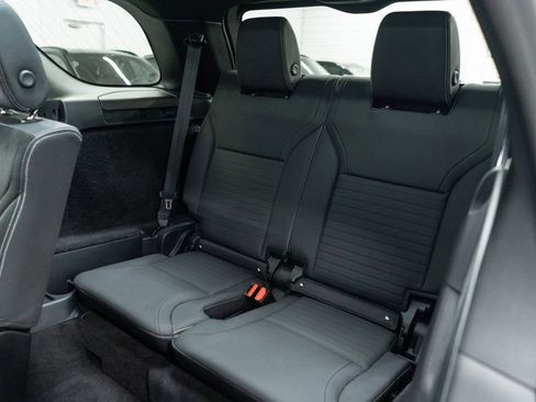 Used 2023 Land Rover Discovery S R-Dynamic image 18