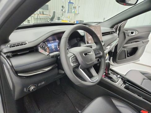 New 2026 Jeep Compass Latitude image 18