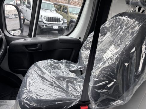 Used 2025 RAM ProMaster 2500 w/ Storage Group image 21