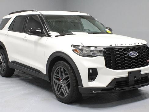 Used 2025 Ford Explorer ST AWD/4WD image 1