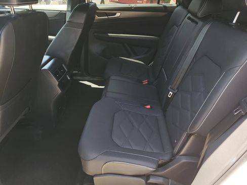 Used 2024 Volkswagen Atlas Cross Sport SE AWD/4WD image 13