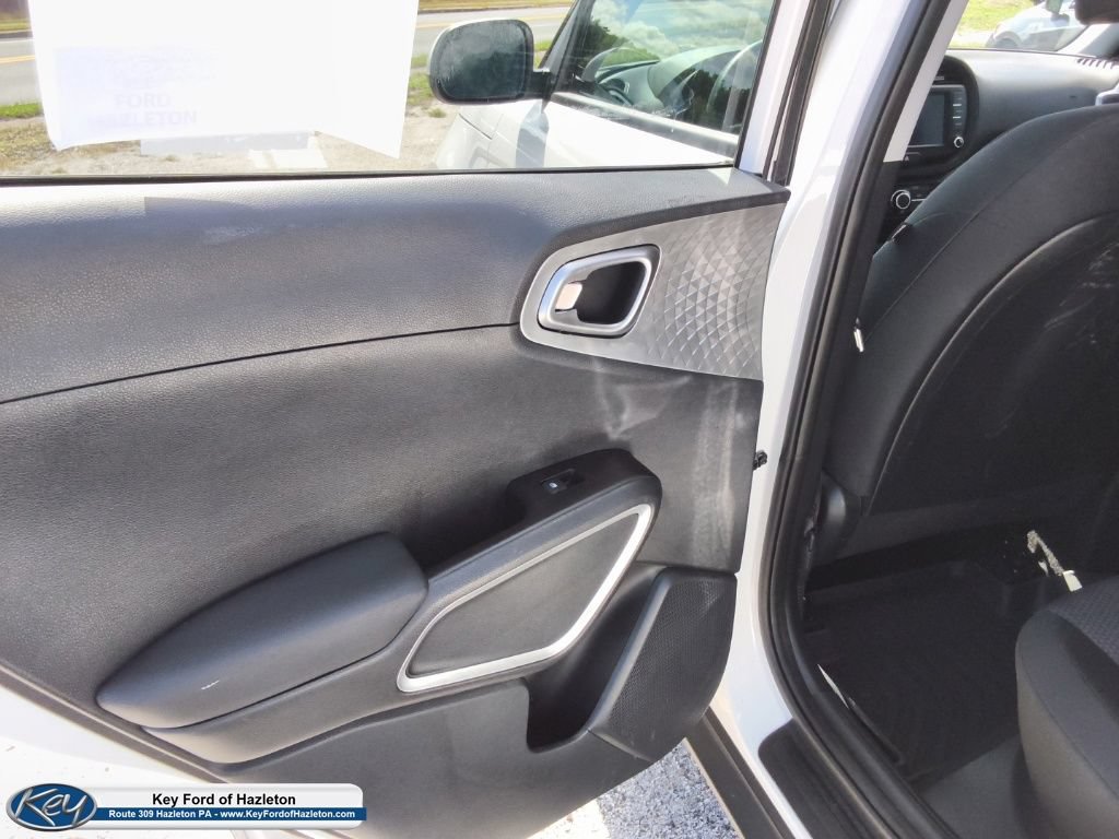 Used 2025 Kia Soul LX FWD image 15