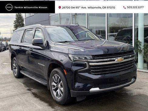 Used 2022 Chevrolet Suburban LT w/ LT Signature Package image 1