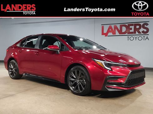 Used 2025 Toyota Corolla SE FWD image 1