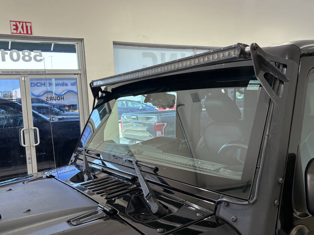 Used 2017 Jeep Wrangler Unlimited Rubicon AWD/4WD image 12