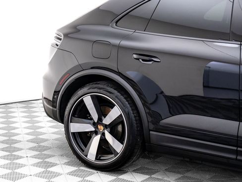 Certified 2025 Porsche Macan 4 Electric AWD/4WD image 32