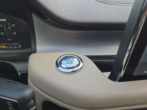Used 2022 Lincoln Aviator AWD w/ Premium Package image 22