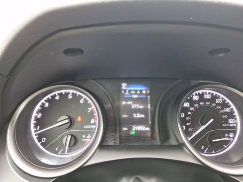 Used 2023 Toyota Camry SE image 19