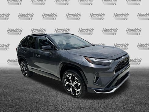 Used 2025 Toyota RAV4 XSE AWD/4WD image 2