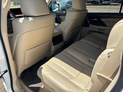 Used 2019 Lexus LX 570 4WD w/ Luxury Package image 12