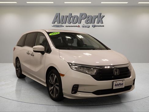 Used 2024 Honda Odyssey Touring image 2