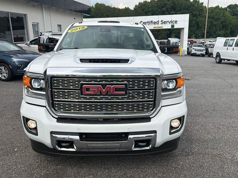 Used 2018 GMC Sierra 2500 Denali w/ Duramax Plus Package AWD/4WD image 2