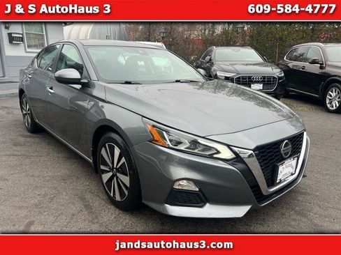 Used 2022 Nissan Altima 2.5 SV image 1