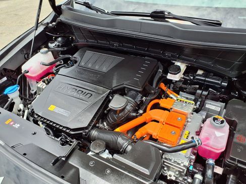 Certified 2025 Toyota RAV4 LE AWD/4WD image 9