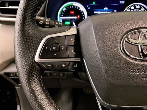 Used 2021 Toyota Sienna Limited FWD image 17