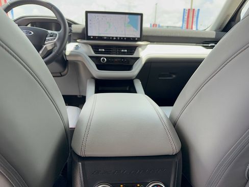 Certified 2025 Ford Explorer Active w/ Active Comfort Package AWD/4WD image 31