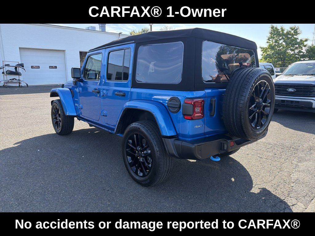 Used 2024 Jeep Wrangler Unlimited Sahara w/ Technology Group AWD/4WD image 3