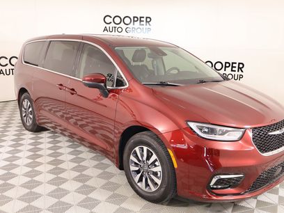 Used 2023 Chrysler Pacifica Touring-L