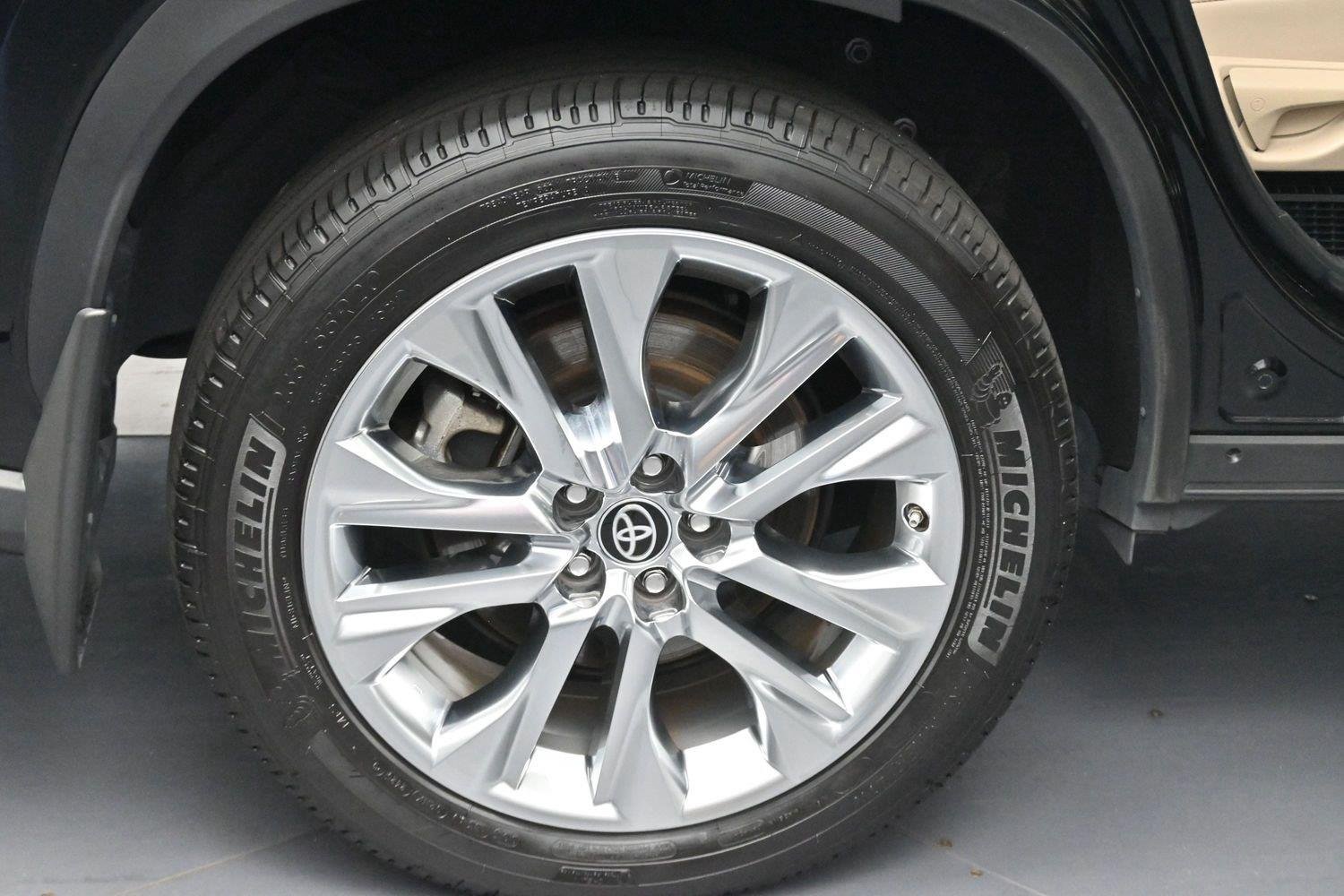 Used 2023 Toyota Highlander Limited AWD/4WD image 42