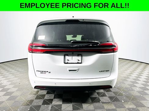 New 2026 Chrysler Pacifica Limited w/ S Appearance Package image 7
