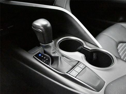 Used 2023 Toyota Camry SE image 5